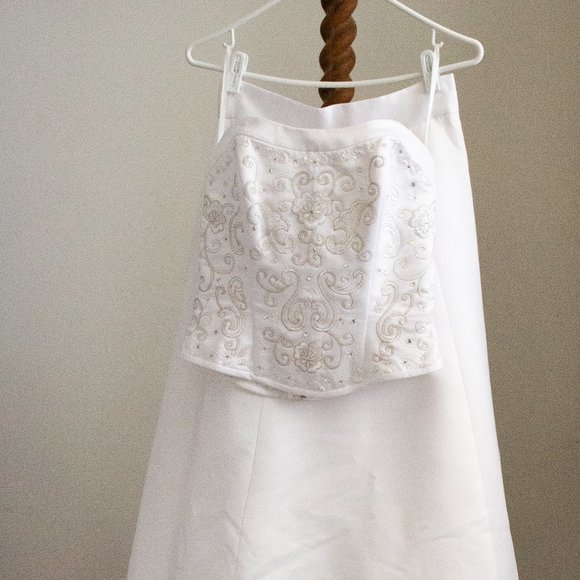 Wedding Dress with Protective Box - Picture 1 of 11
